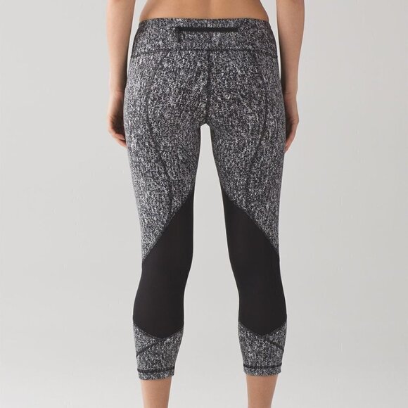 LULULEMON Pace Rival Crop (19") Power Luxtreme - Picture 2 of 16